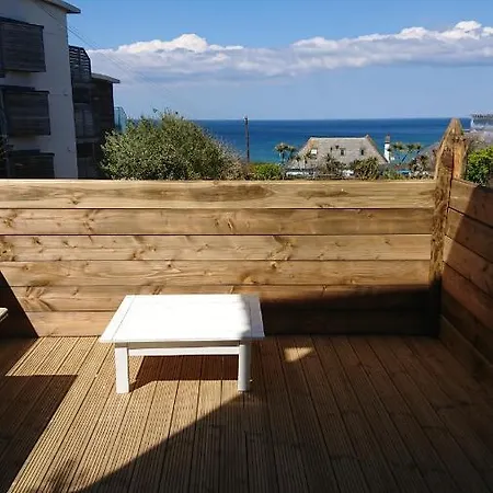 Surf Lookout - King Size En-suite With Sea Views *